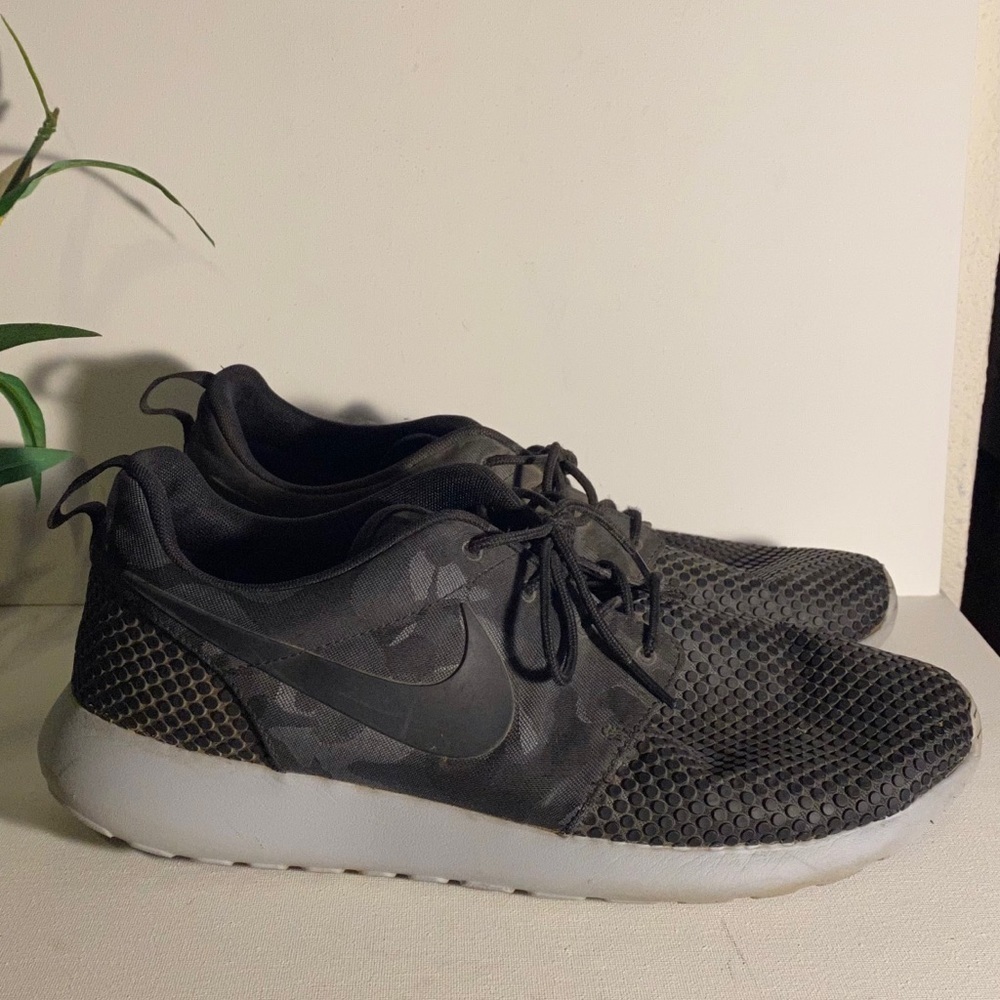 men’s gray nike shoes